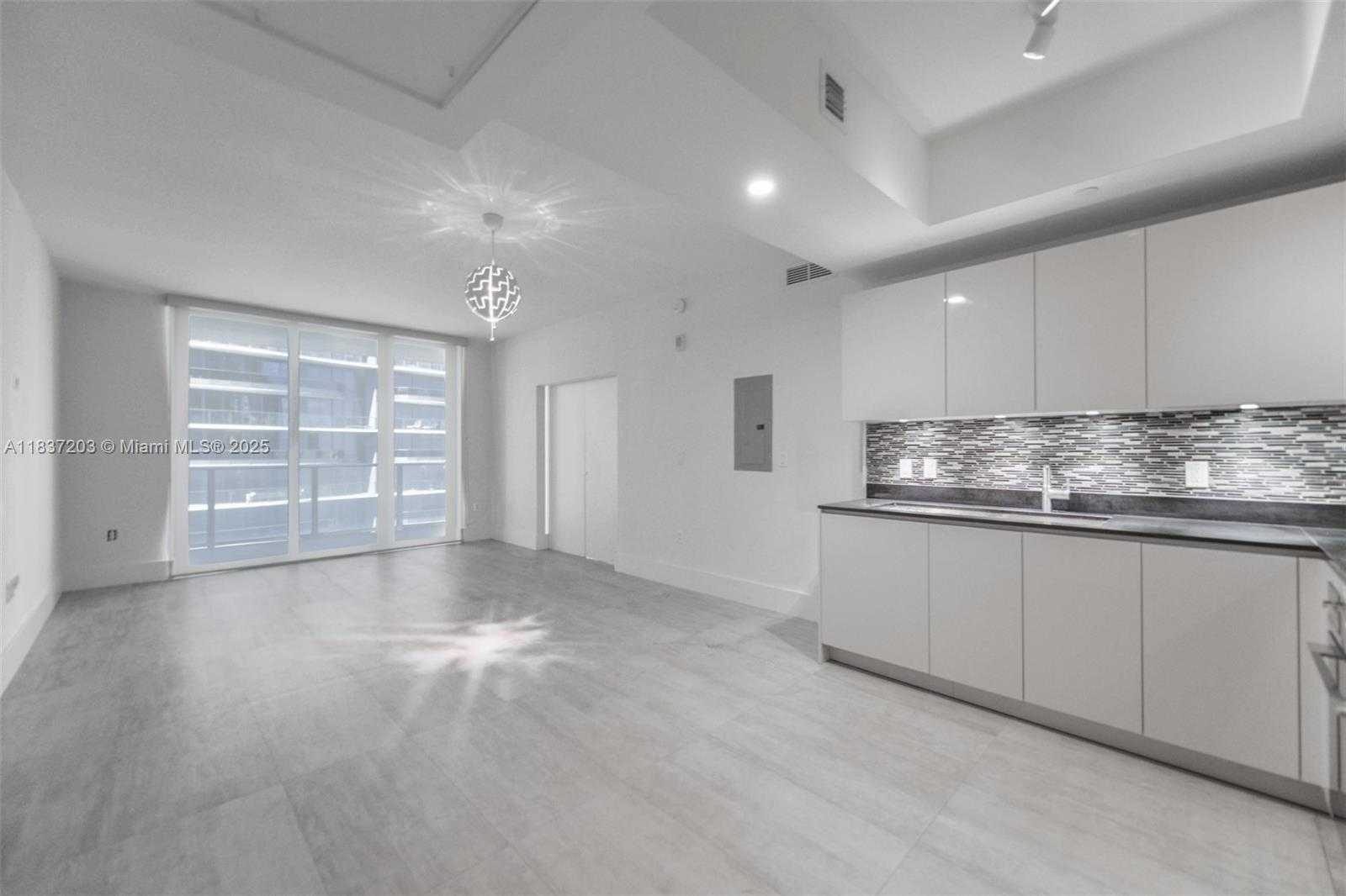 Small Image of 1010 BRICKELL AVE #4607, Miami Number 2