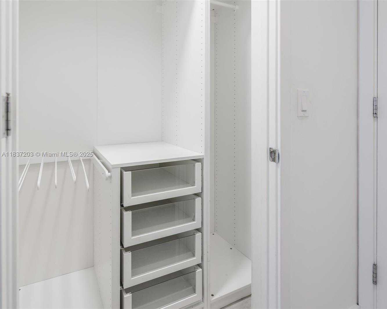 Small Image of 1010 BRICKELL AVE #4607, Miami Number 20