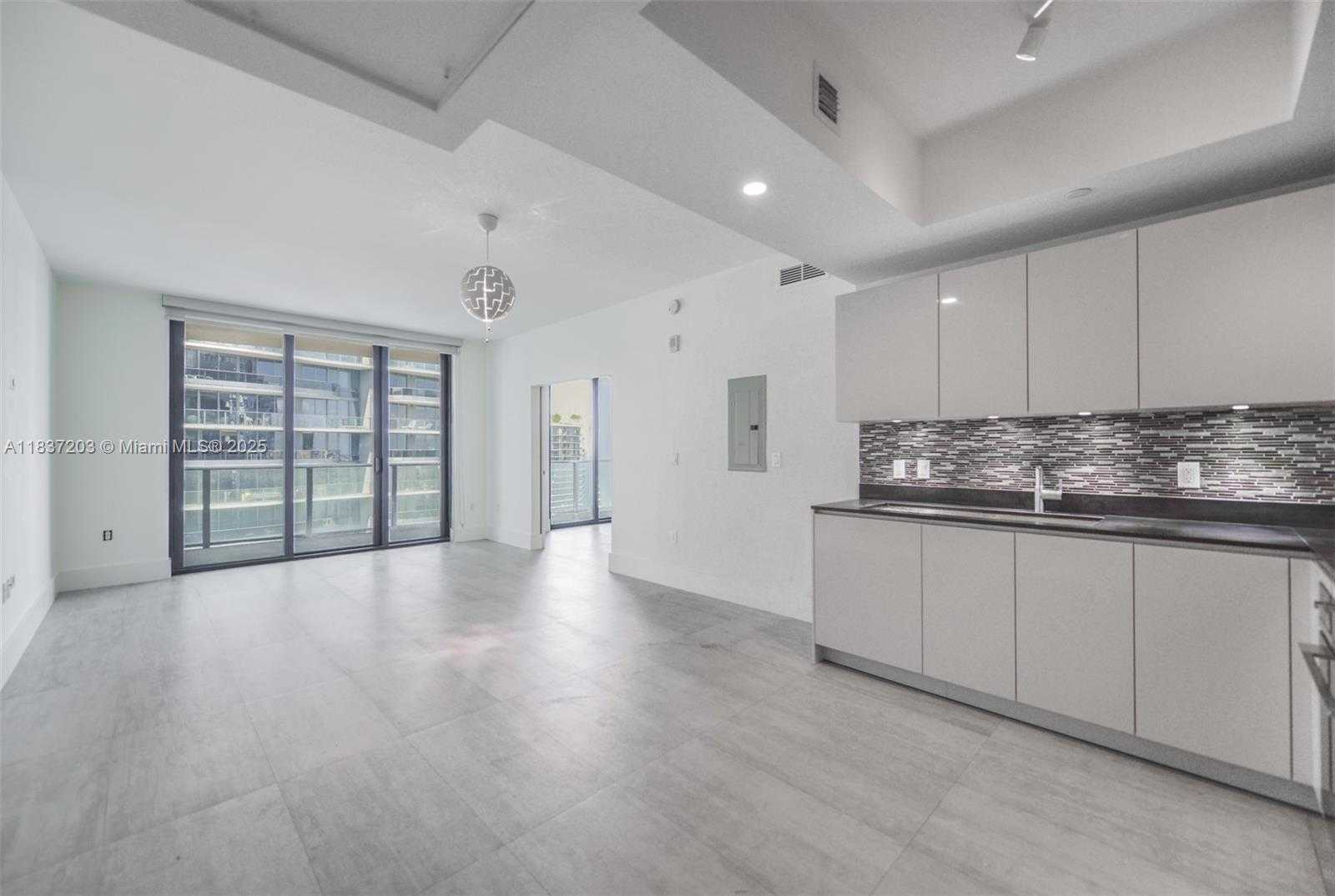 Small Image of 1010 BRICKELL AVE #4607, Miami Number 3