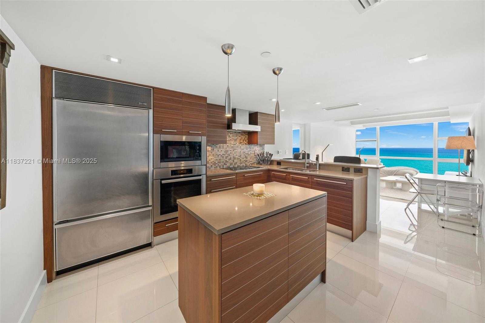 Small Image of 6801 COLLINS AVE #LPH17, Miami Beach Number 10