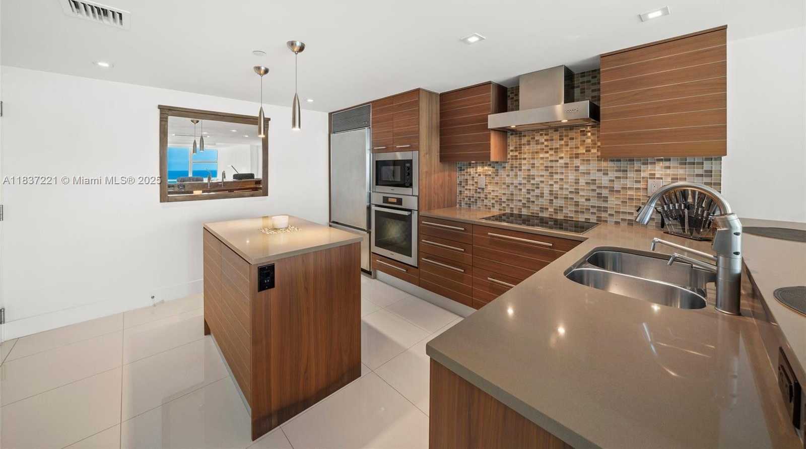 Small Image of 6801 COLLINS AVE #LPH17, Miami Beach Number 13
