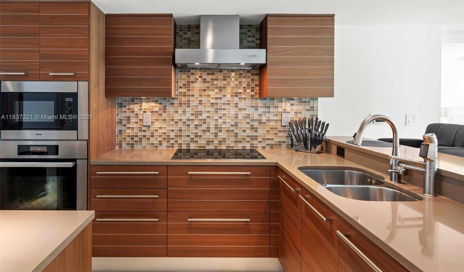 Small Image of 6801 COLLINS AVE #LPH17, Miami Beach Number 14