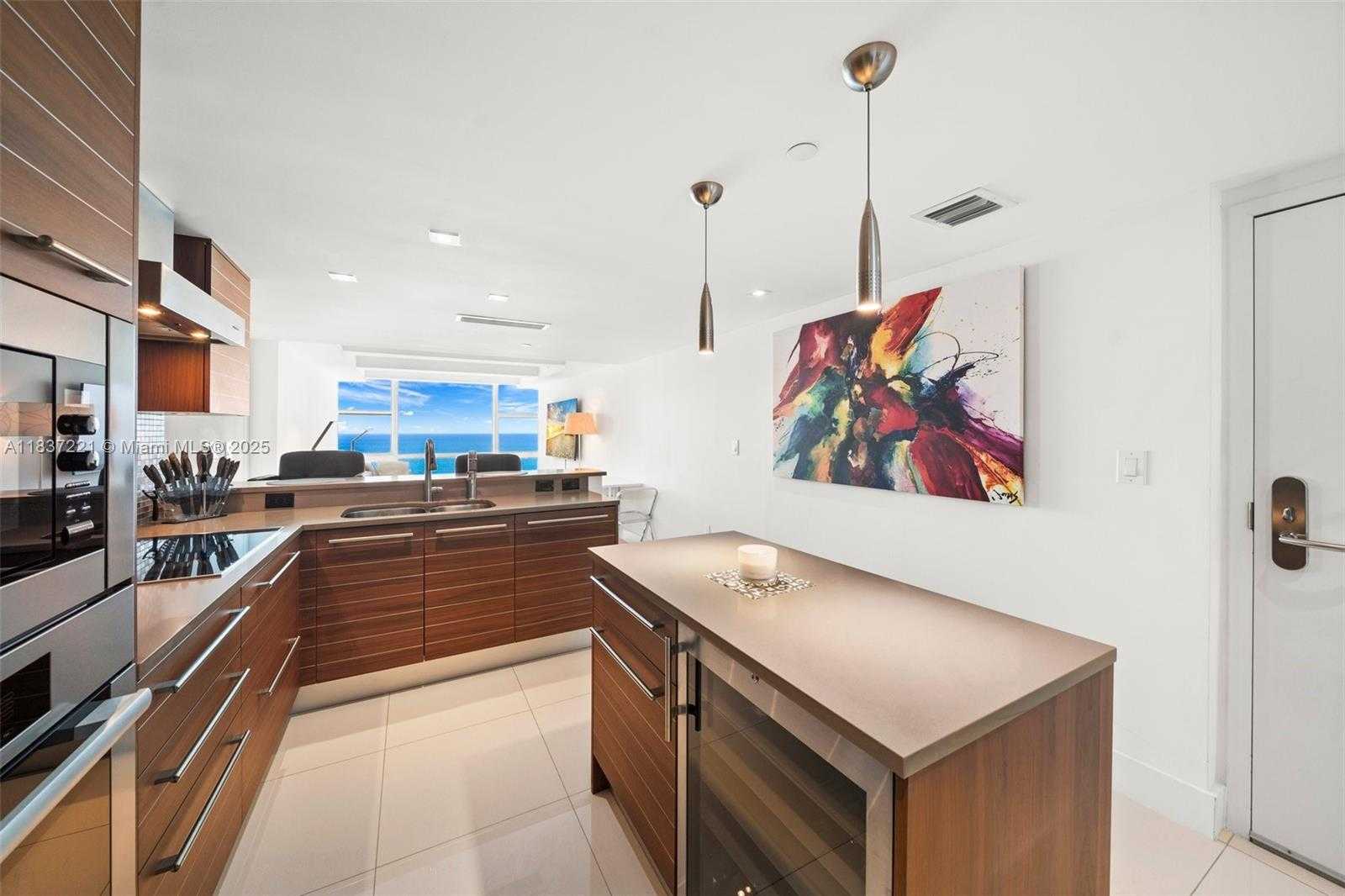Small Image of 6801 COLLINS AVE #LPH17, Miami Beach Number 15