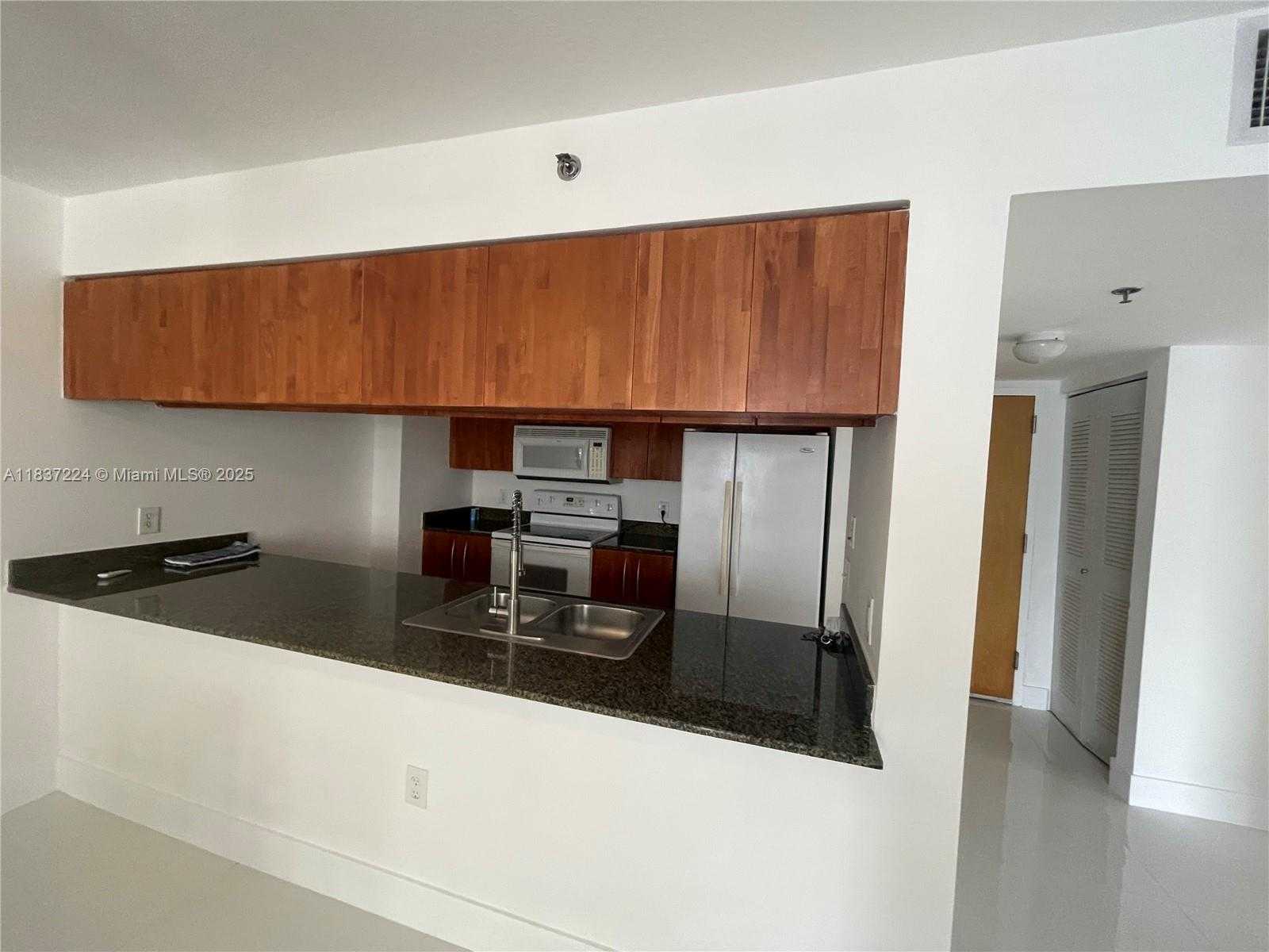 Small Image of 1200 BRICKELL BAY DR #3104, Miami Number 12