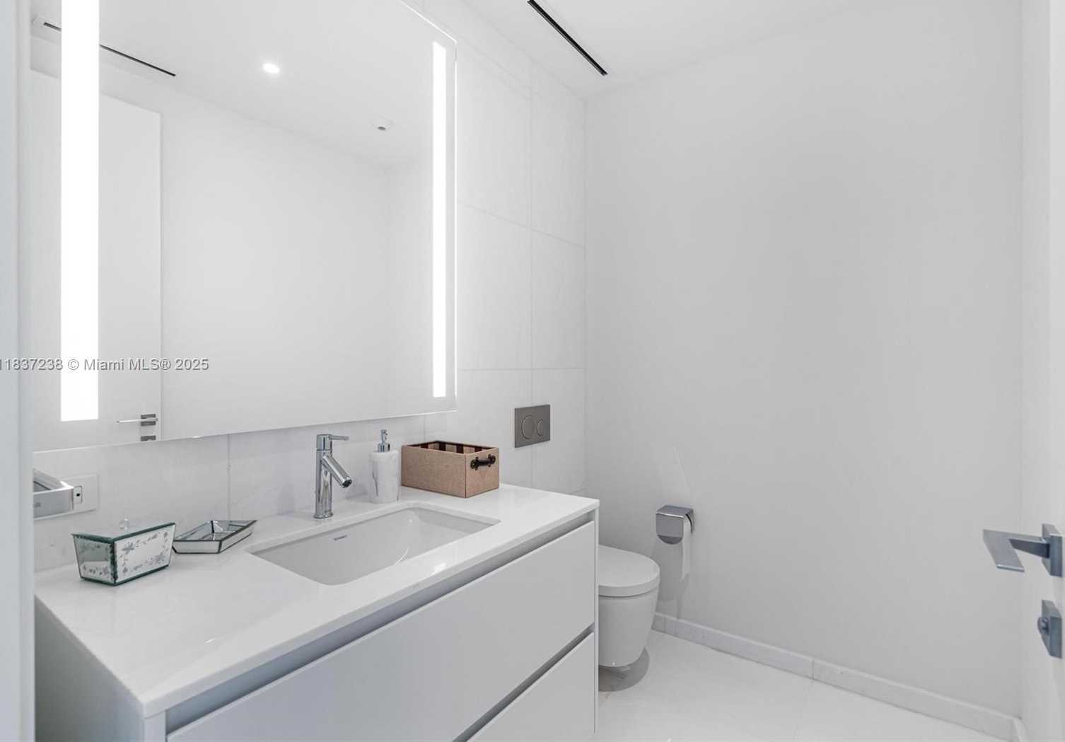 Small Image of 300 BISCAYNE BLVD WAY #2706, Miami Number 11