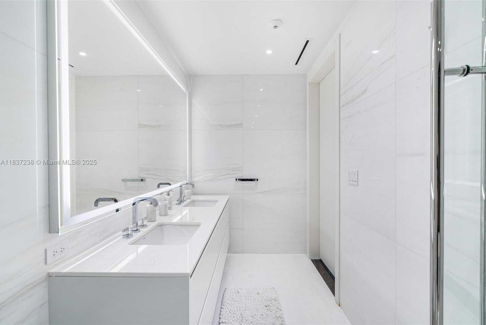 Small Image of 300 BISCAYNE BLVD WAY #2706, Miami Number 14