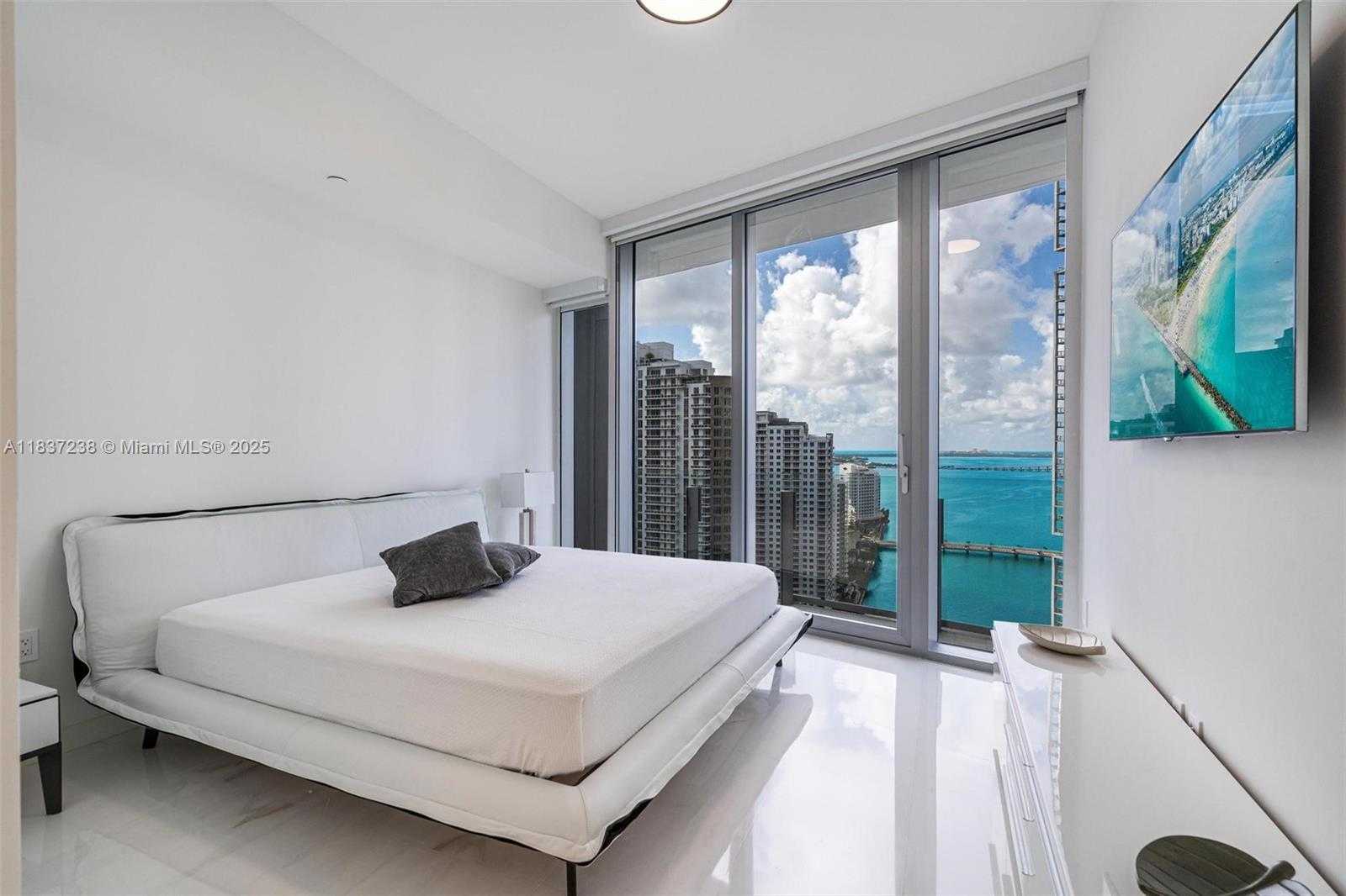 Small Image of 300 BISCAYNE BLVD WAY #2706, Miami Number 16
