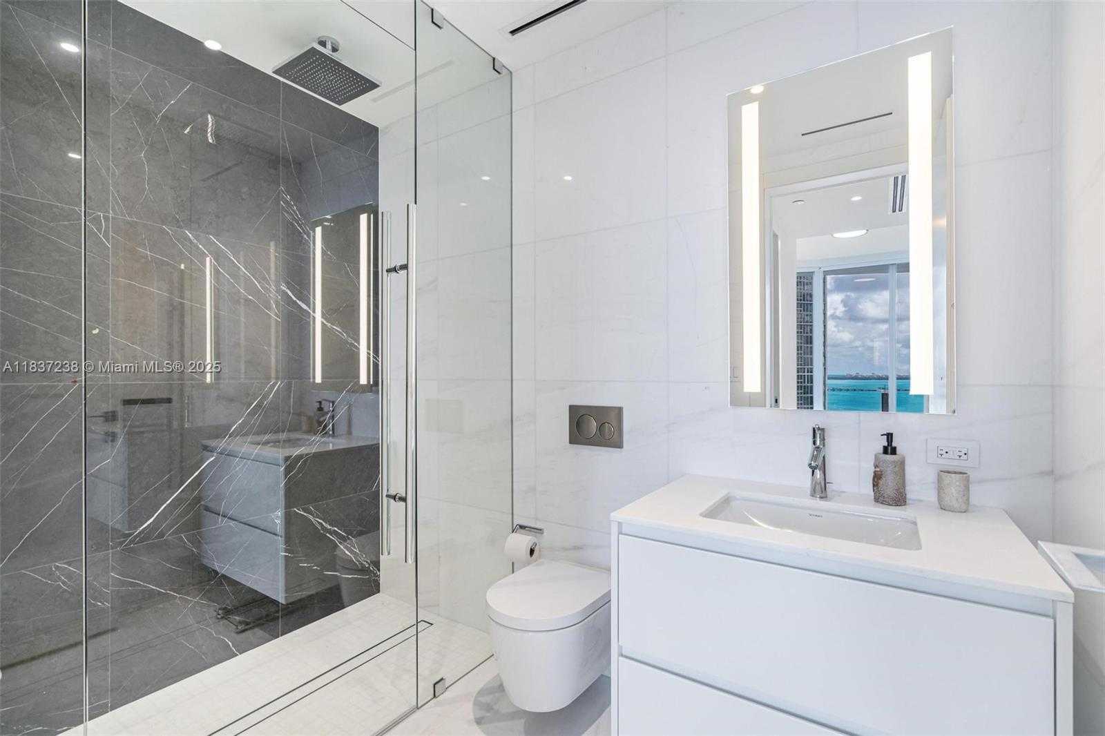 Small Image of 300 BISCAYNE BLVD WAY #2706, Miami Number 2