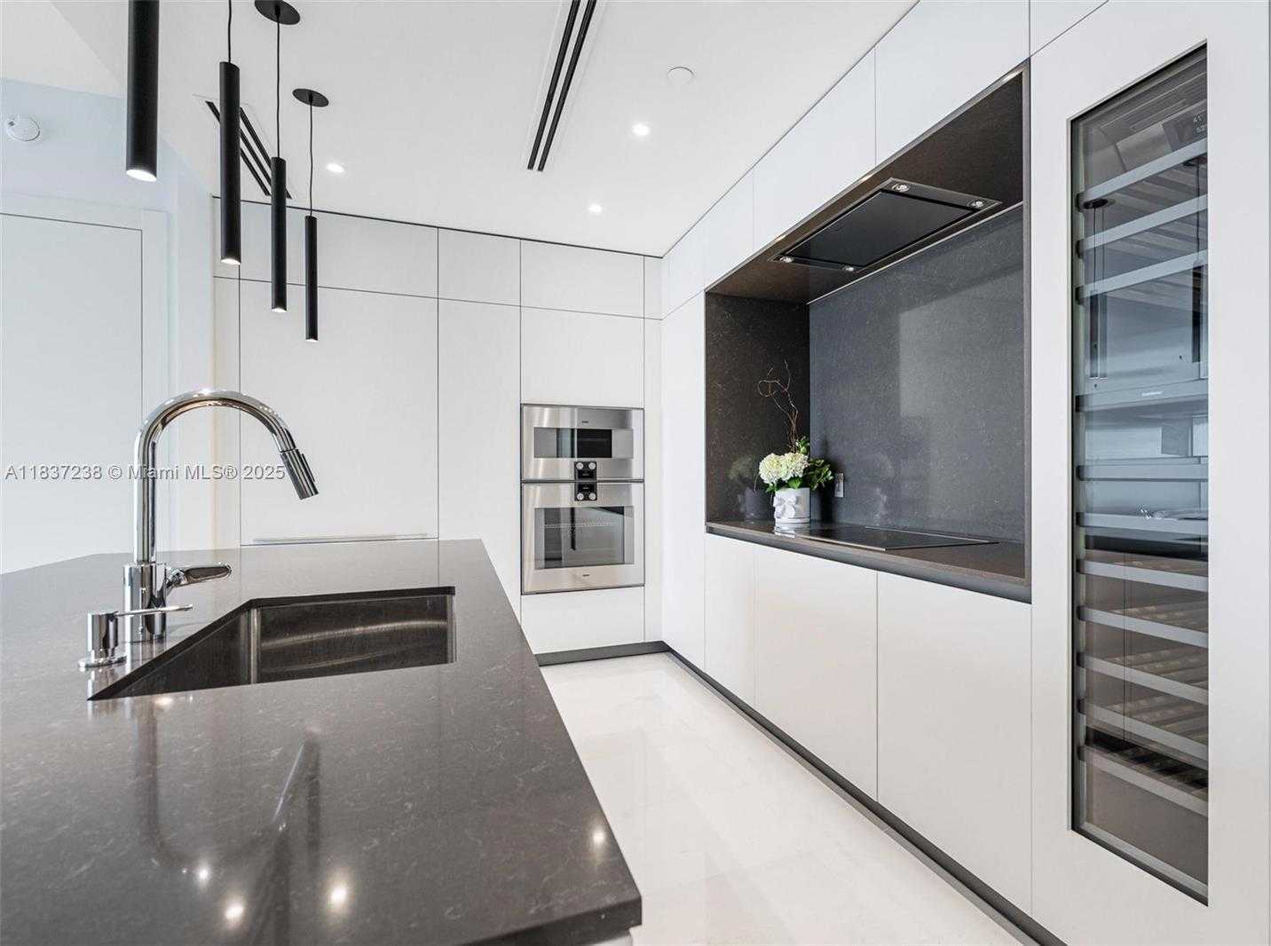 Small Image of 300 BISCAYNE BLVD WAY #2706, Miami Number 22