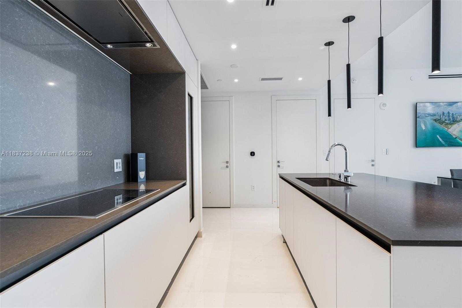 Small Image of 300 BISCAYNE BLVD WAY #2706, Miami Number 24