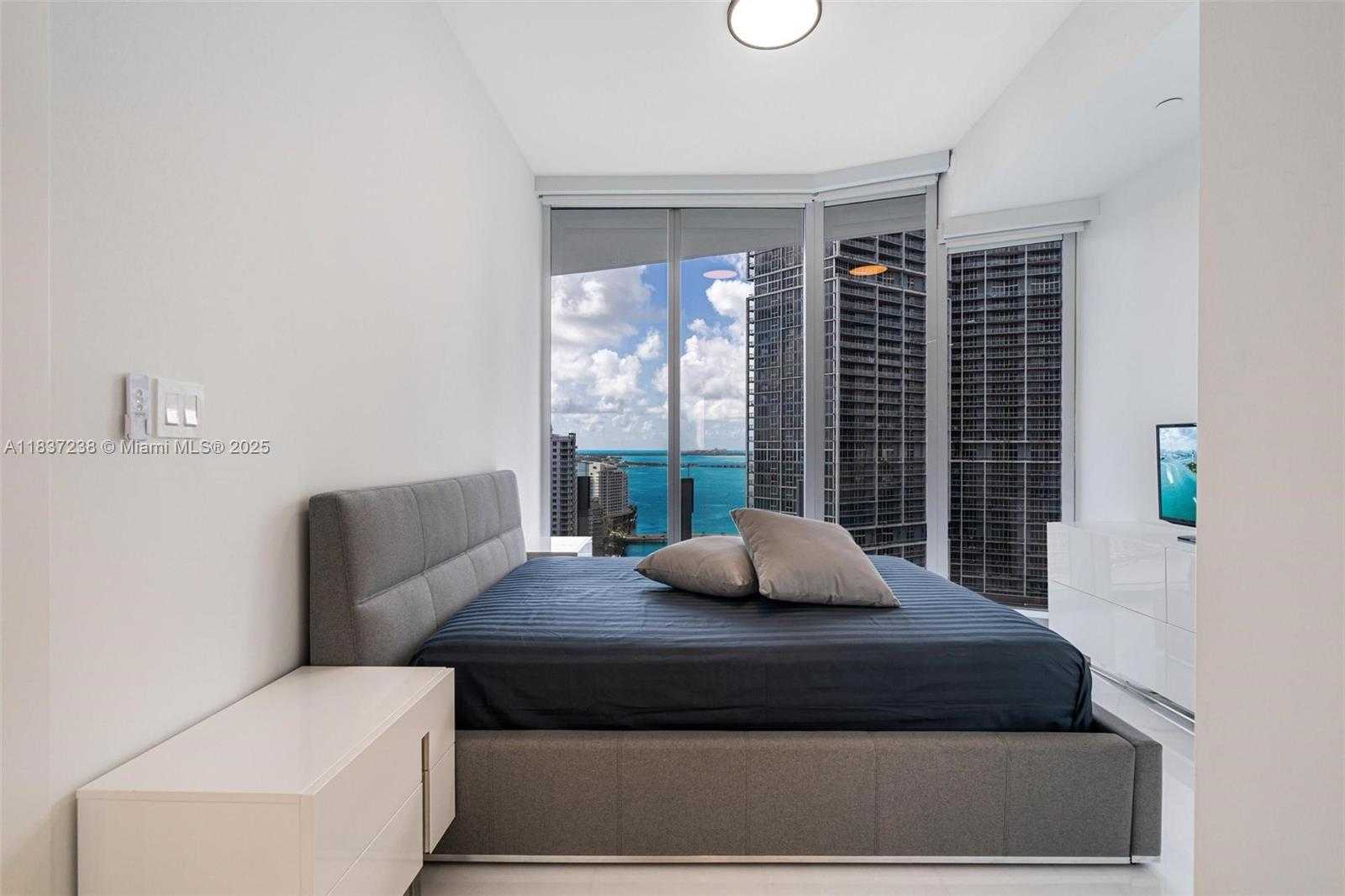 Small Image of 300 BISCAYNE BLVD WAY #2706, Miami Number 25