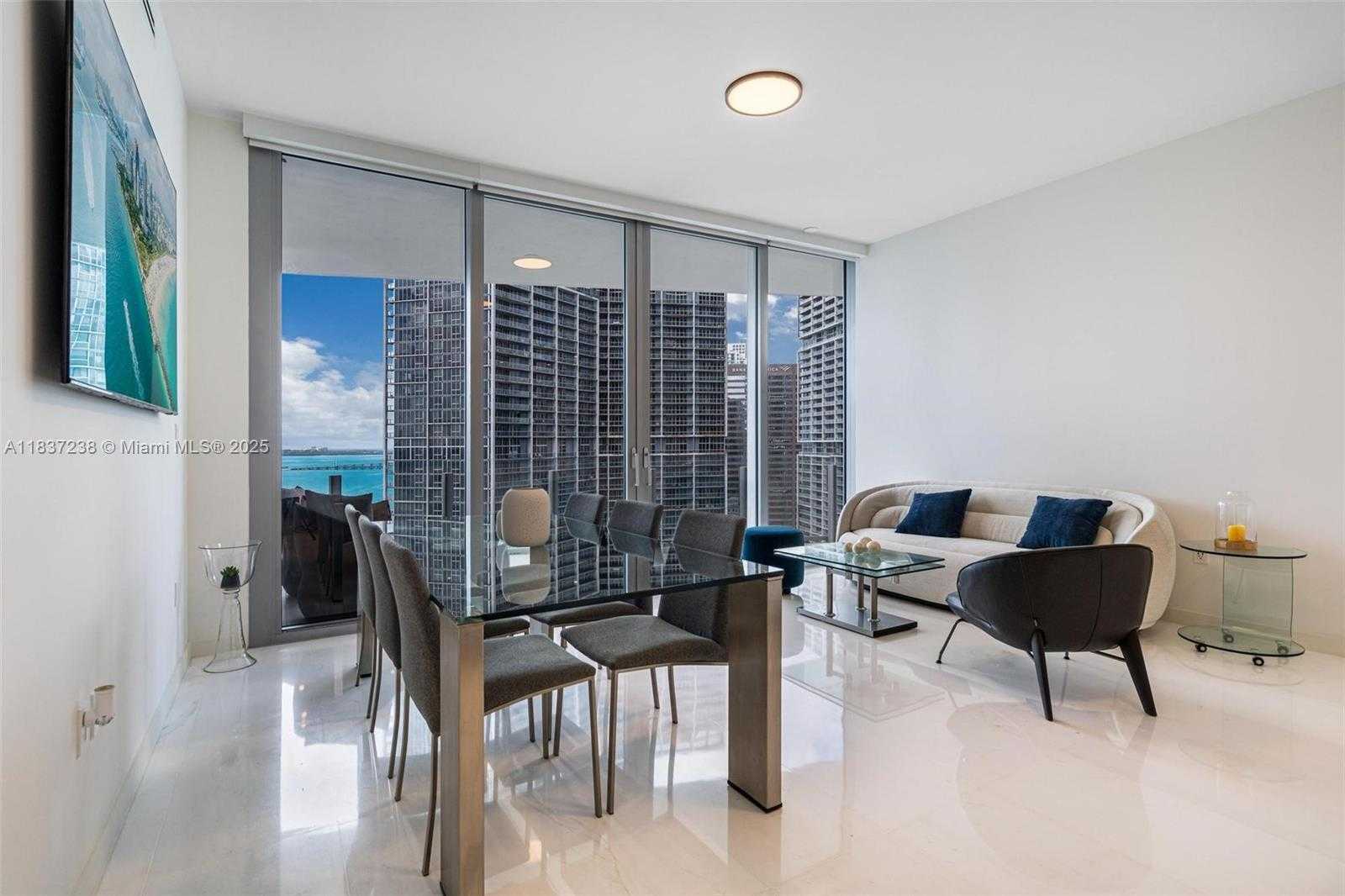 Small Image of 300 BISCAYNE BLVD WAY #2706, Miami Number 3