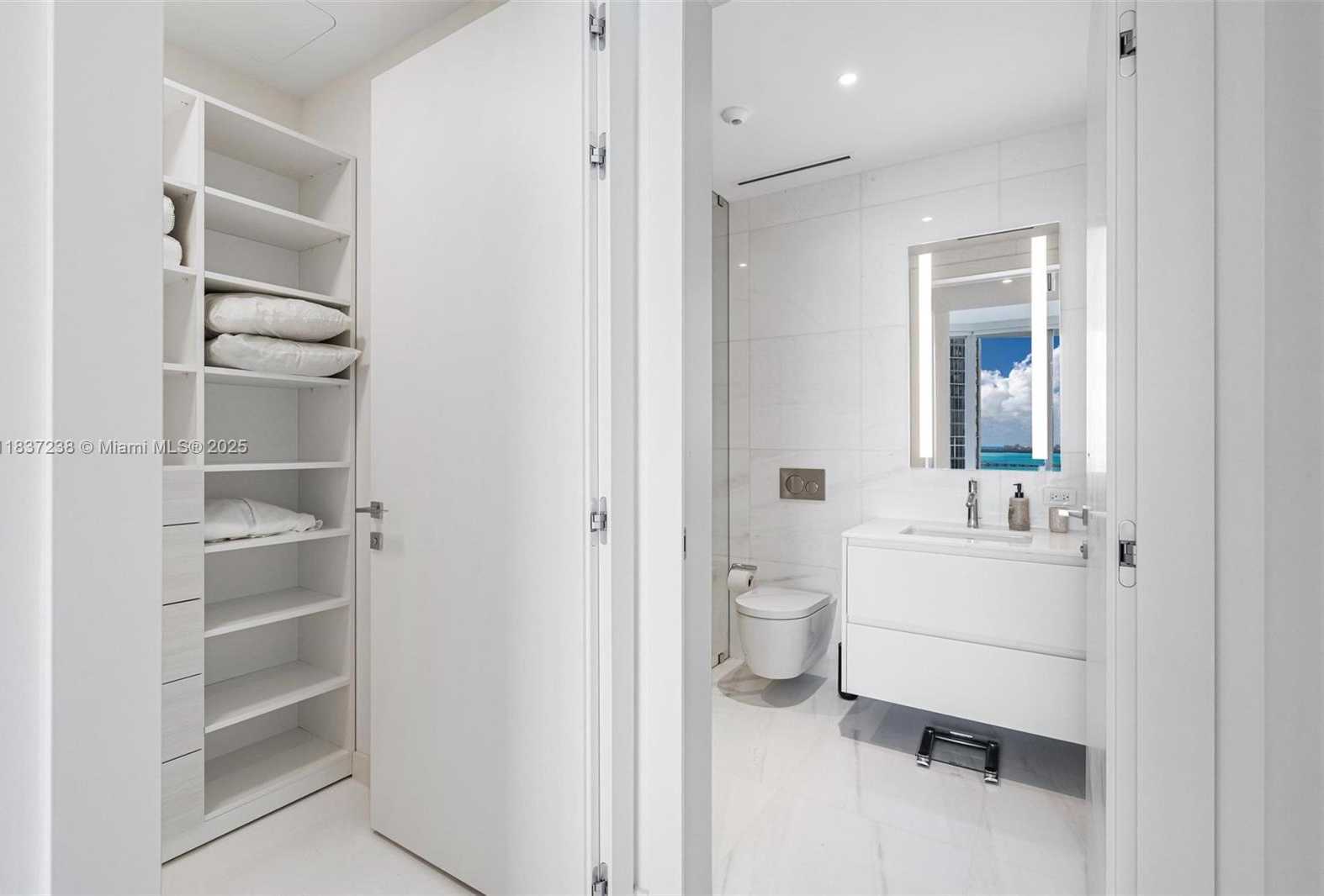 Small Image of 300 BISCAYNE BLVD WAY #2706, Miami Number 7