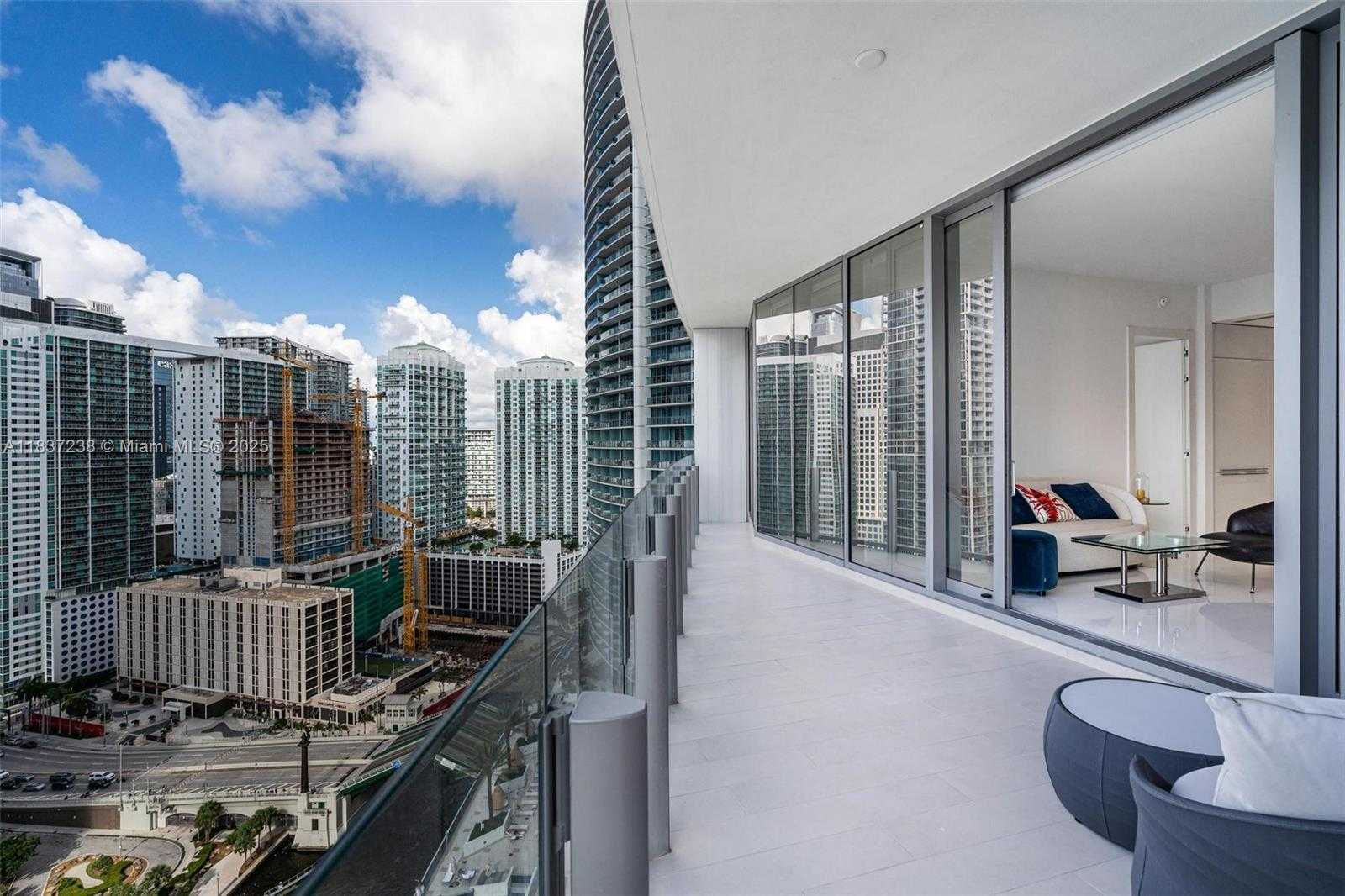 Small Image of 300 BISCAYNE BLVD WAY #2706, Miami Number 9