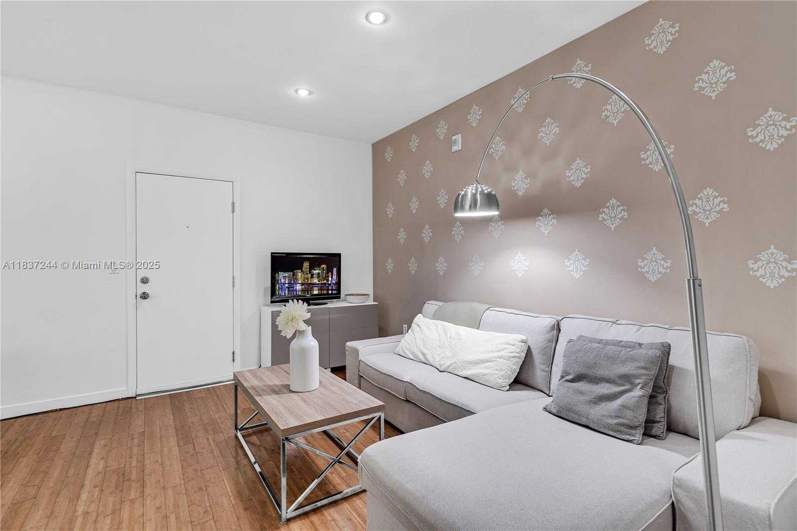 Small Image of 815 EUCLID AVE #7, Miami Beach Number 3