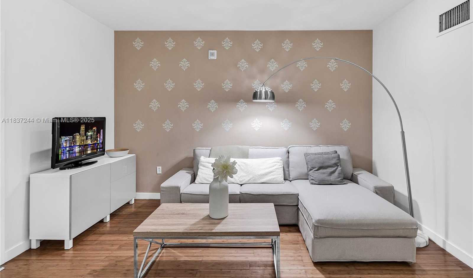 Small Image of 815 EUCLID AVE #7, Miami Beach Number 4