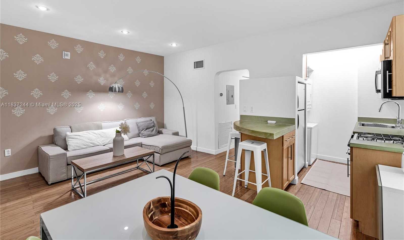 Small Image of 815 EUCLID AVE #7, Miami Beach Number 7