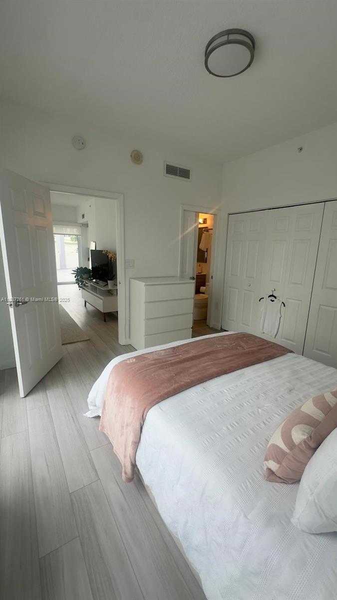 Small Image of 275 NORTH EAST 18TH ST #406, Miami Number 8