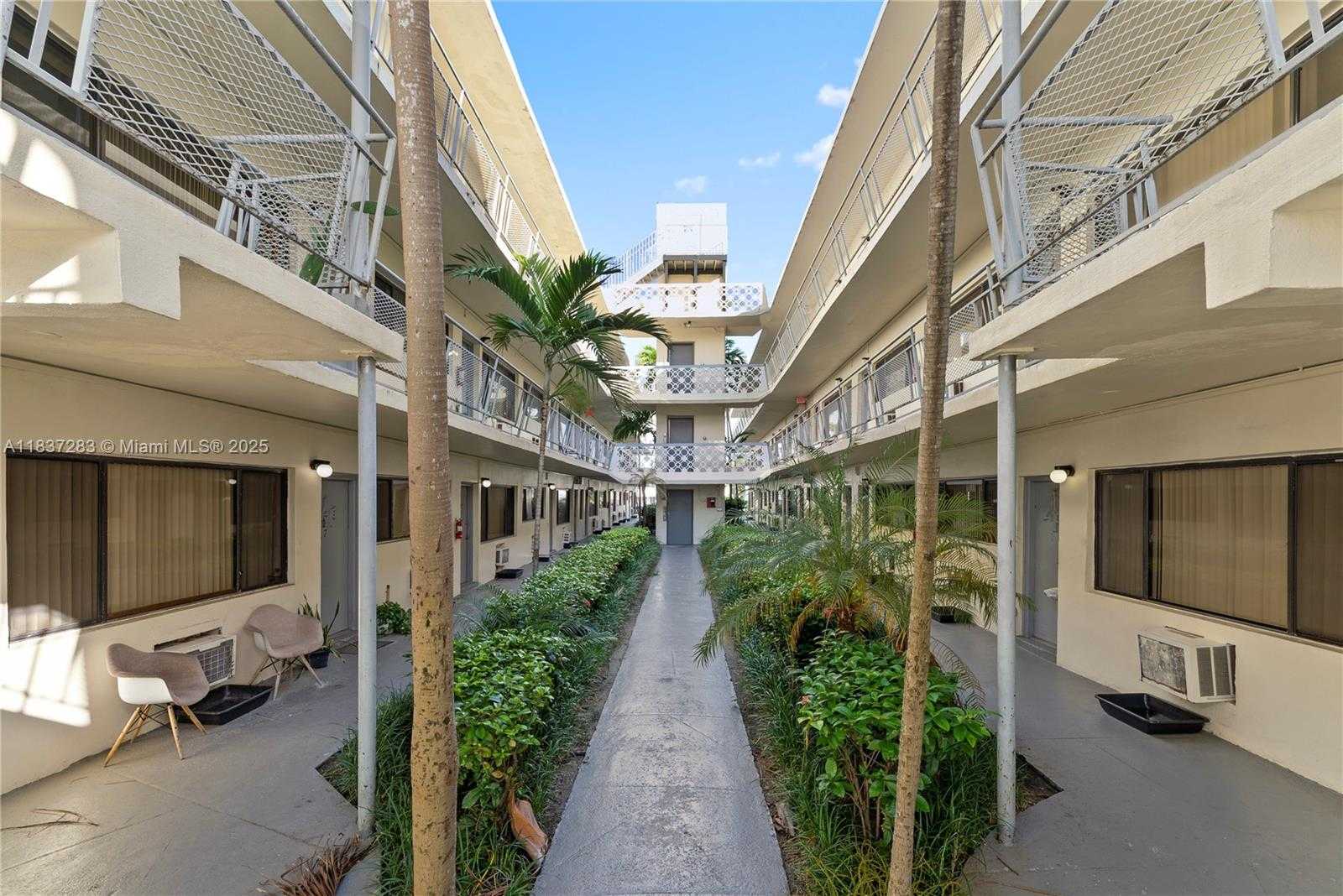 Small Image of 1165 MARSEILLE DR #33, Miami Beach Number 10