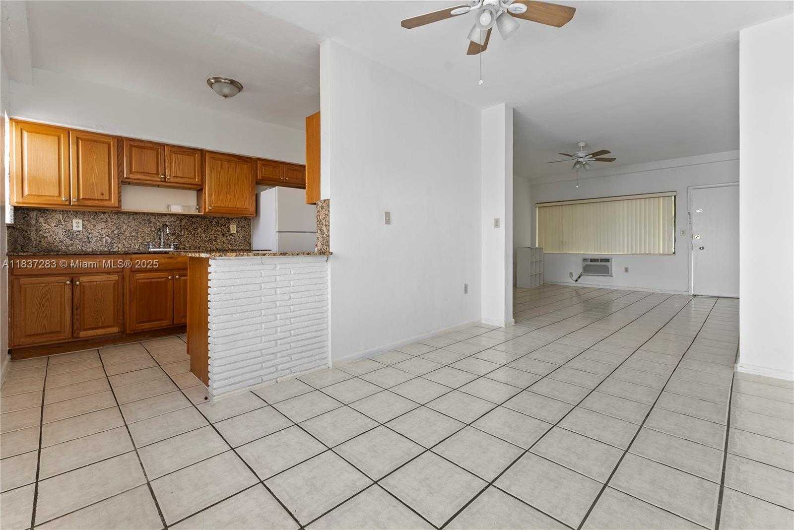 Small Image of 1165 MARSEILLE DR #33, Miami Beach Number 2