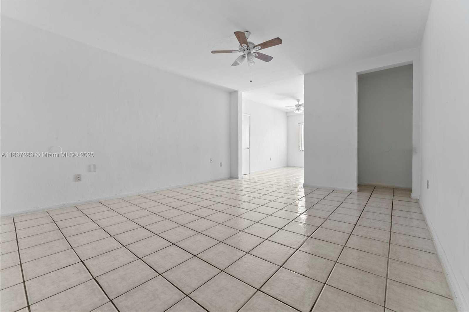 Small Image of 1165 MARSEILLE DR #33, Miami Beach Number 5