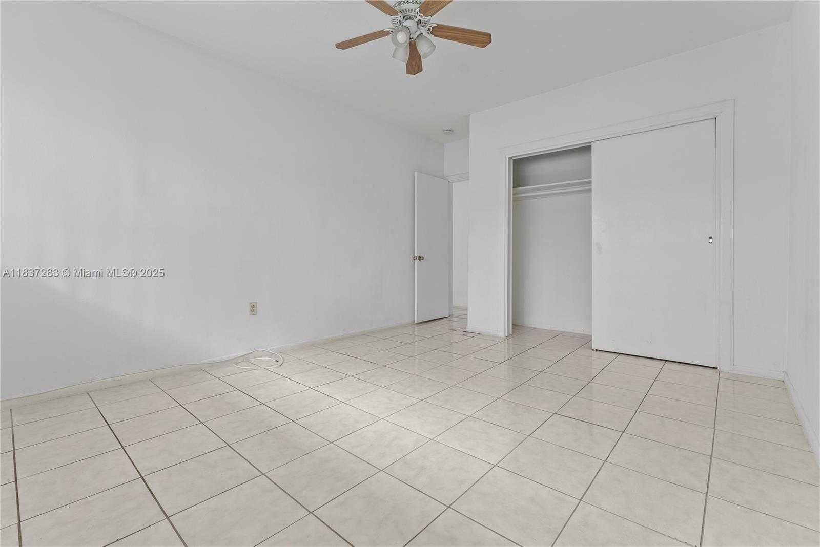Small Image of 1165 MARSEILLE DR #33, Miami Beach Number 6