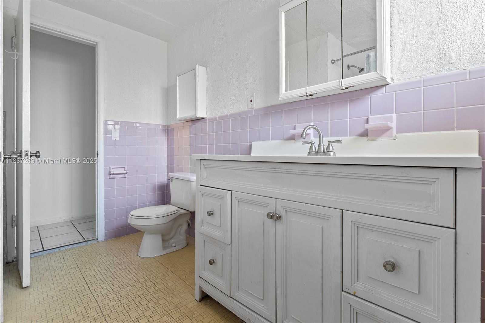 Small Image of 1165 MARSEILLE DR #33, Miami Beach Number 7