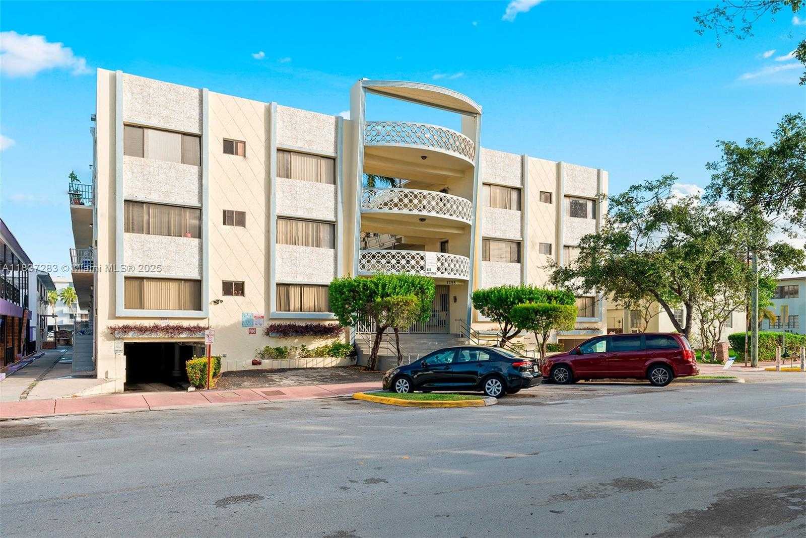 Small Image of 1165 MARSEILLE DR #33, Miami Beach Number 8