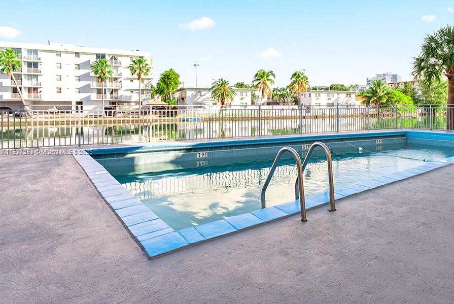 Small Image of 1165 MARSEILLE DR #33, Miami Beach Number 9