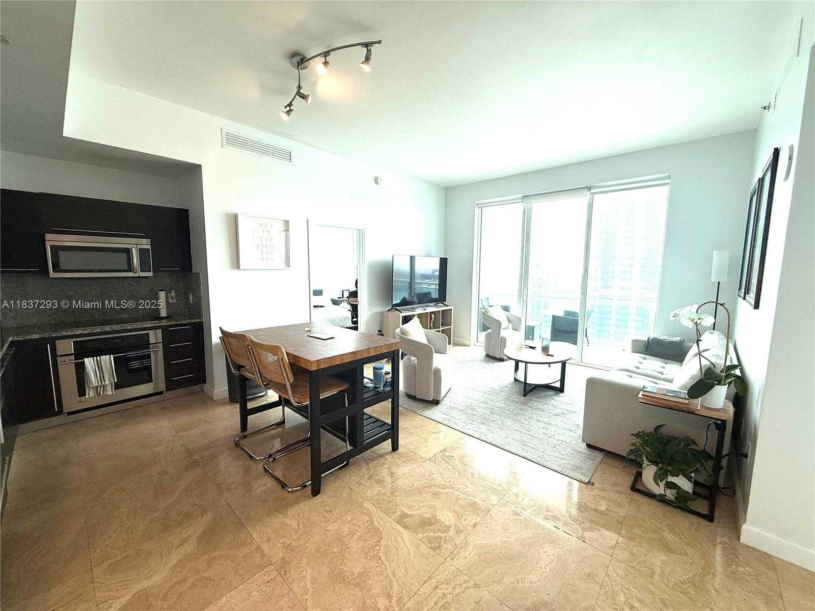 Small Image of 950 BRICKELL BAY DR #5007, Miami Number 3
