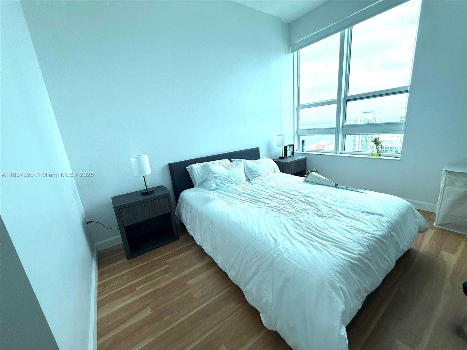 Small Image of 950 BRICKELL BAY DR #5007, Miami Number 6