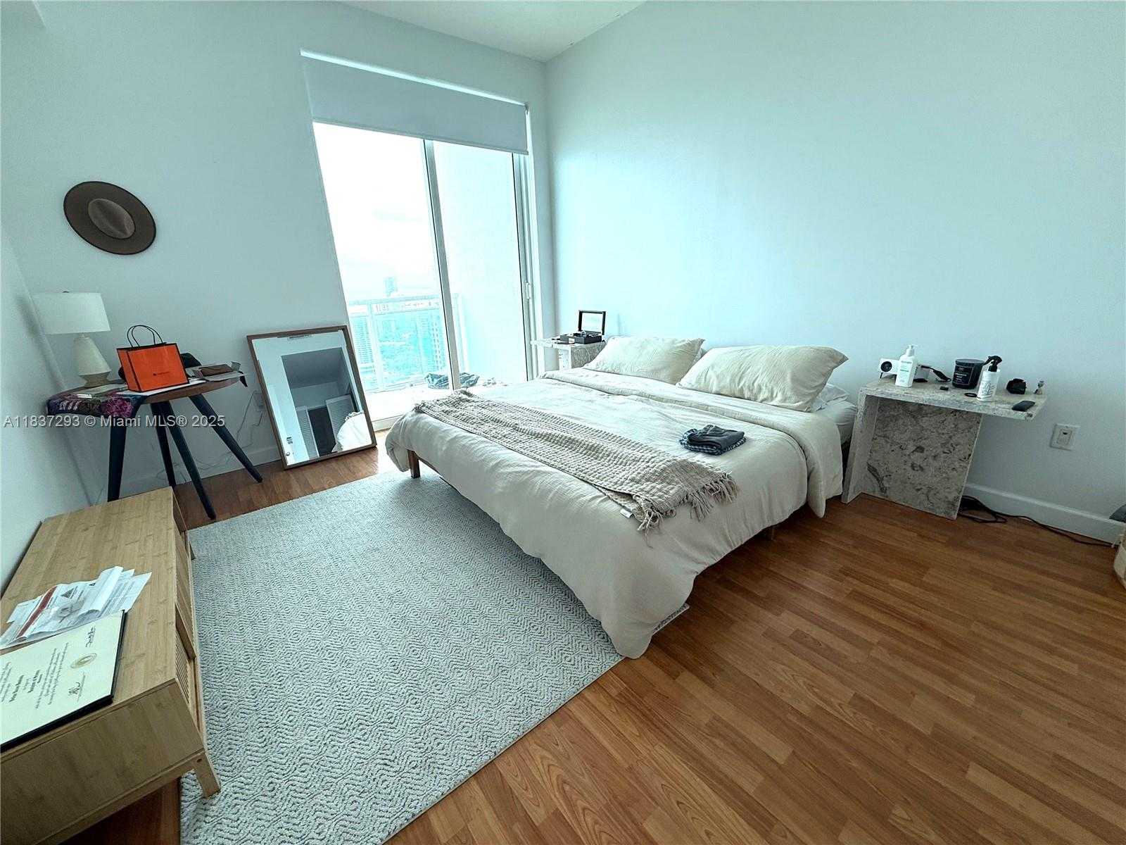 Small Image of 950 BRICKELL BAY DR #5007, Miami Number 8