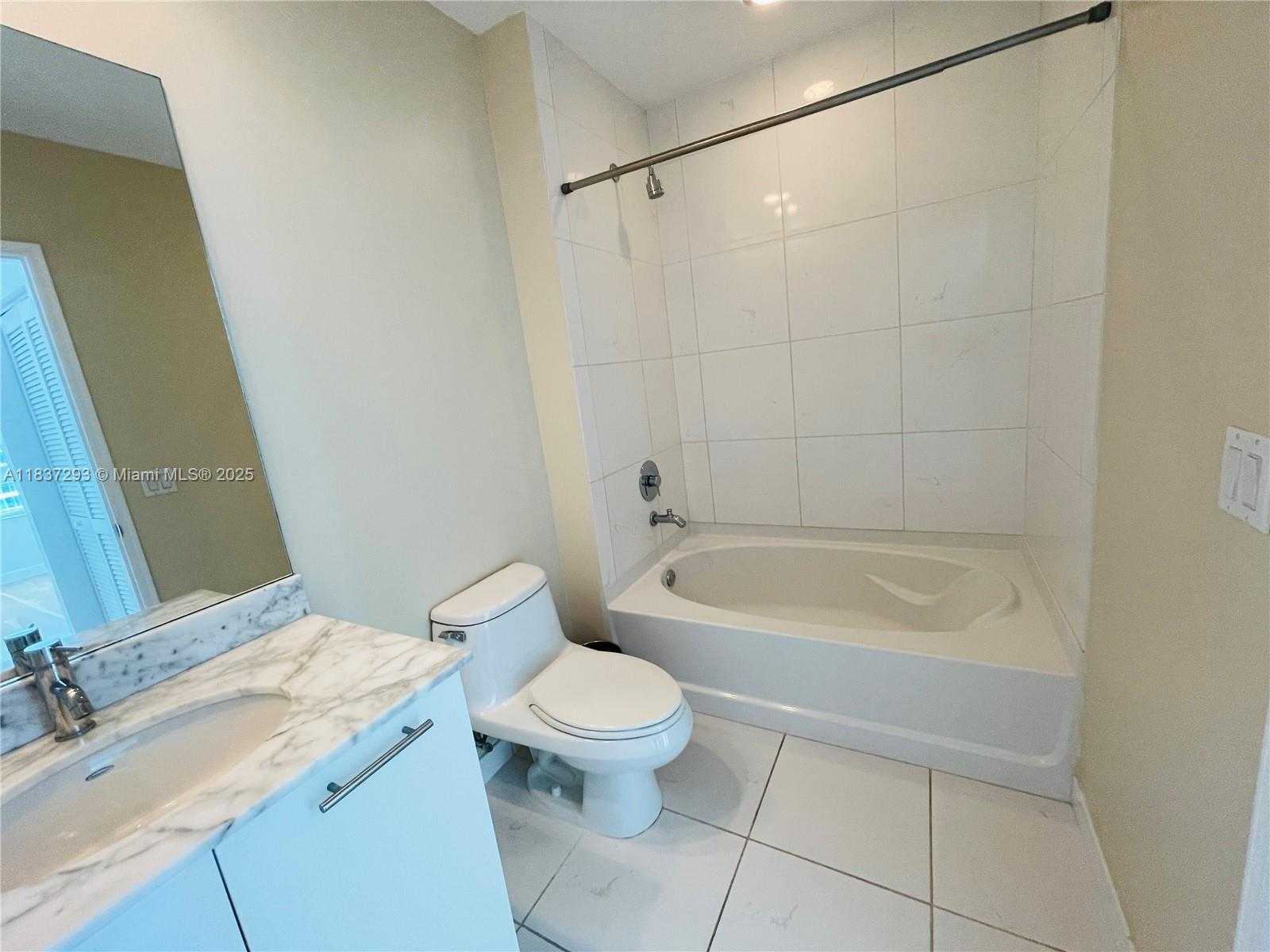 Small Image of 950 BRICKELL BAY DR #5007, Miami Number 9