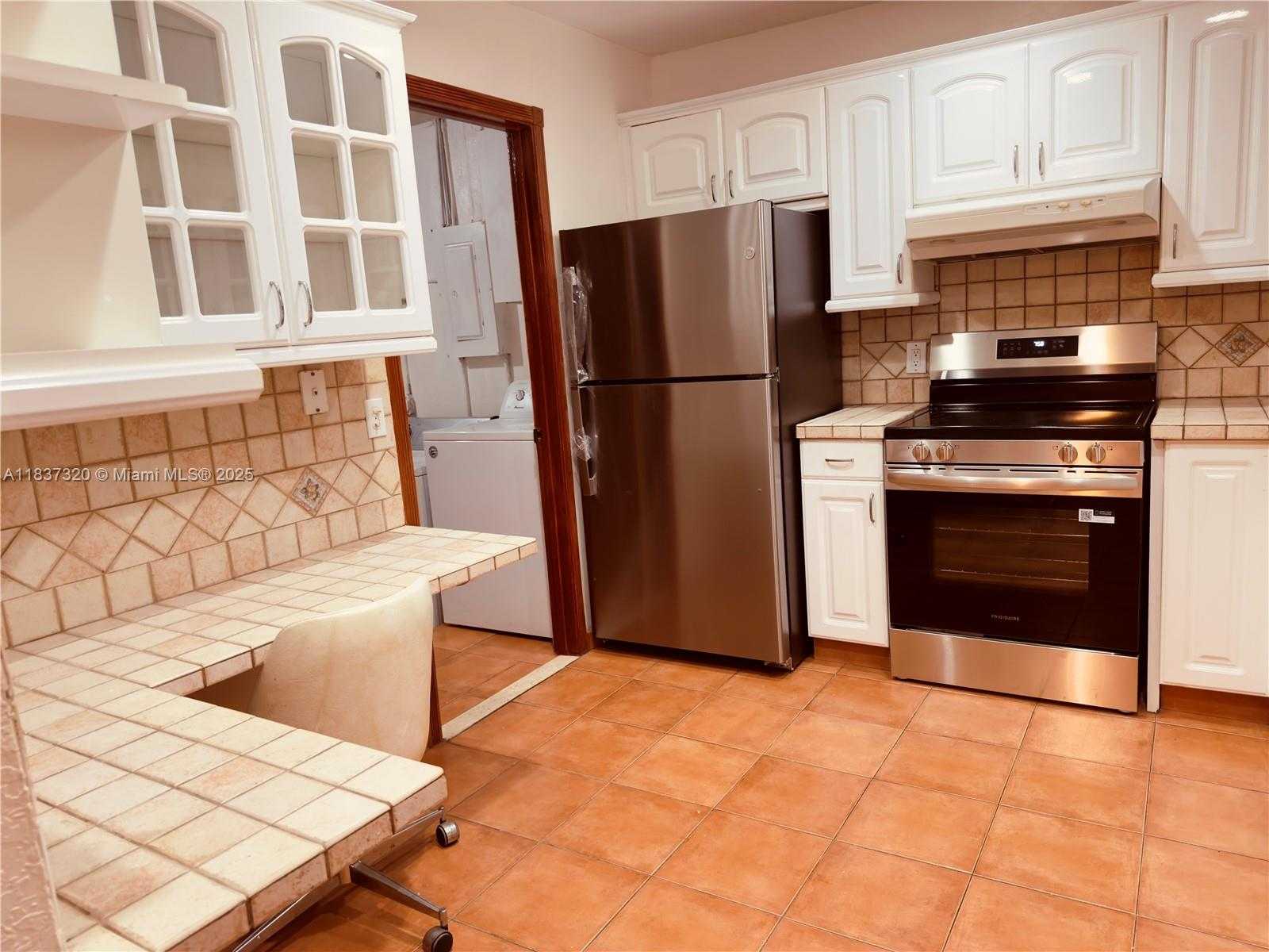Small Image of 8510 NORTH WEST 8TH ST, Pembroke Pines Number 5