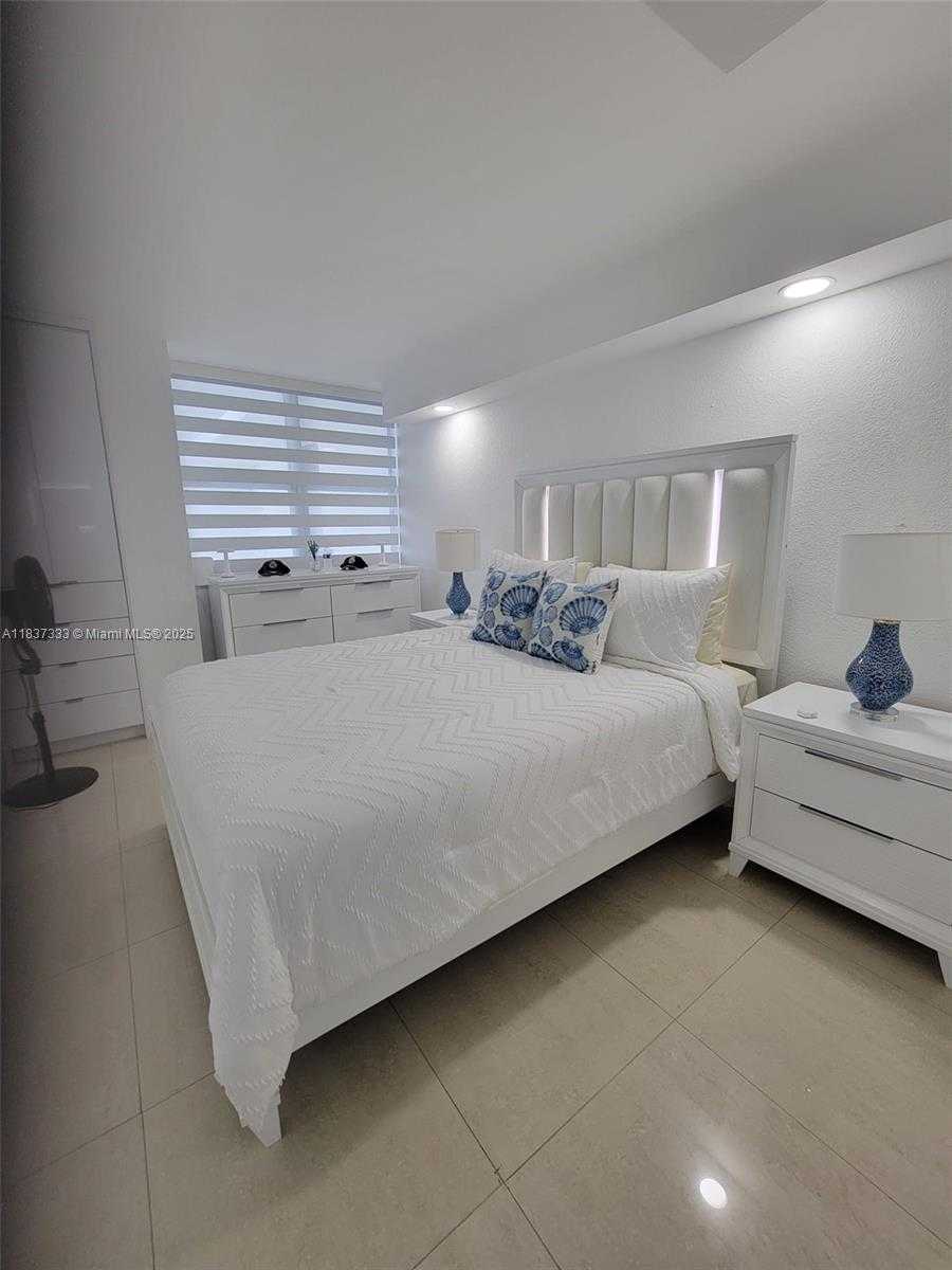 Small Image of 5701 COLLINS AVE #1512, Miami Beach Number 10