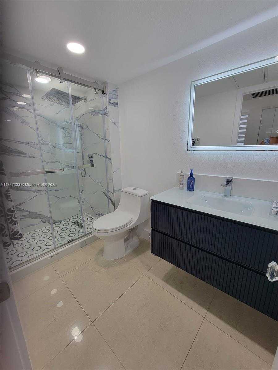 Small Image of 5701 COLLINS AVE #1512, Miami Beach Number 13