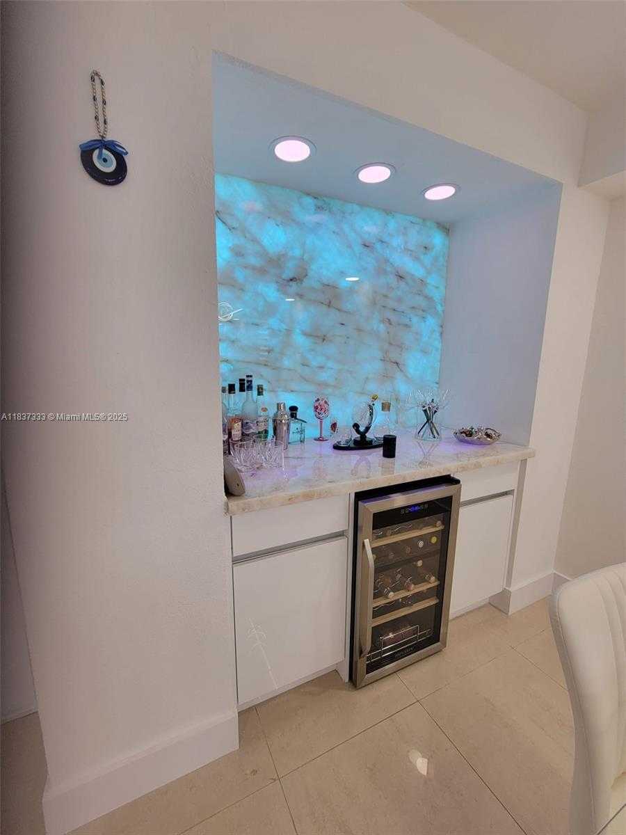 Small Image of 5701 COLLINS AVE #1512, Miami Beach Number 14