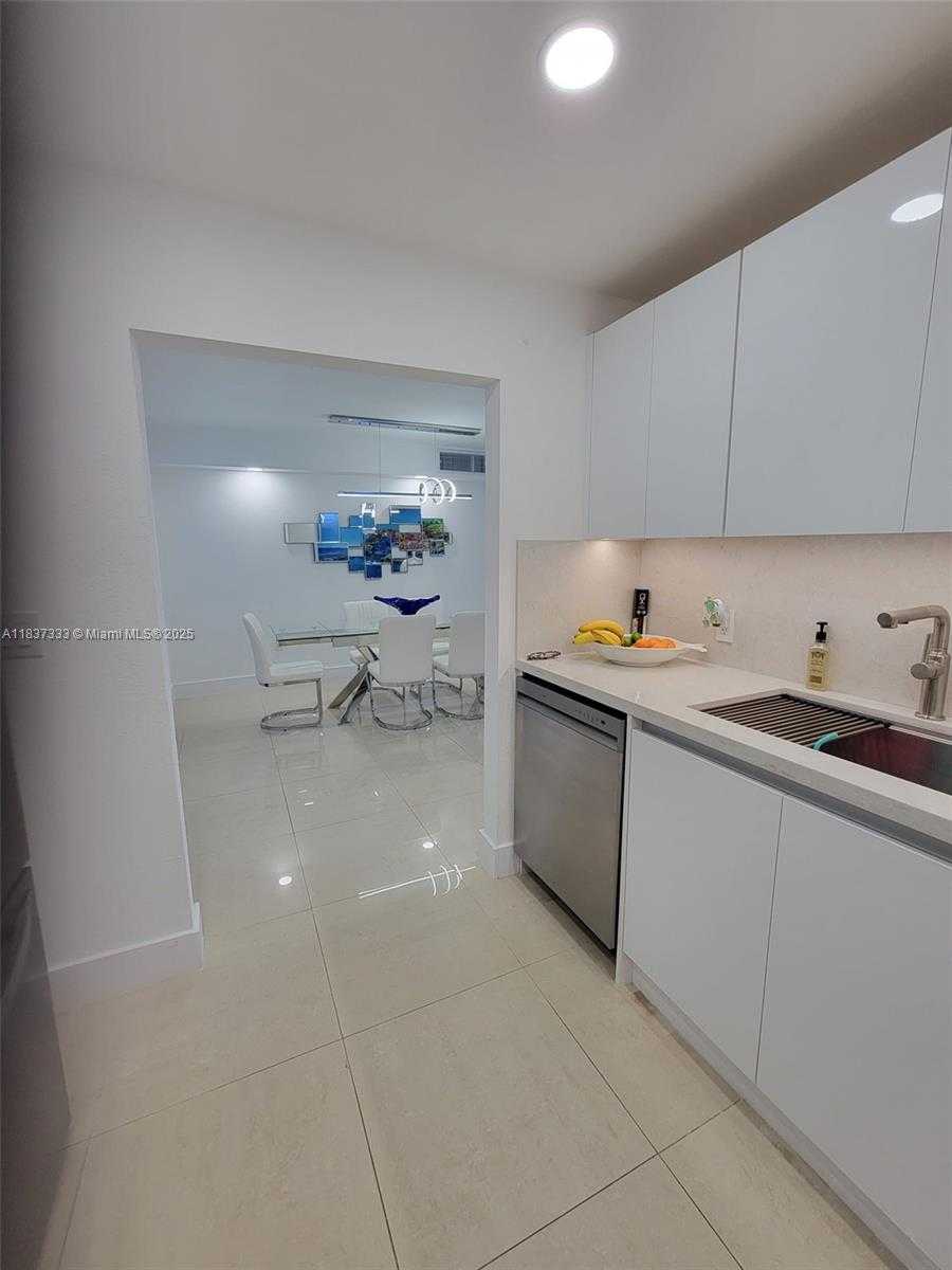Small Image of 5701 COLLINS AVE #1512, Miami Beach Number 15