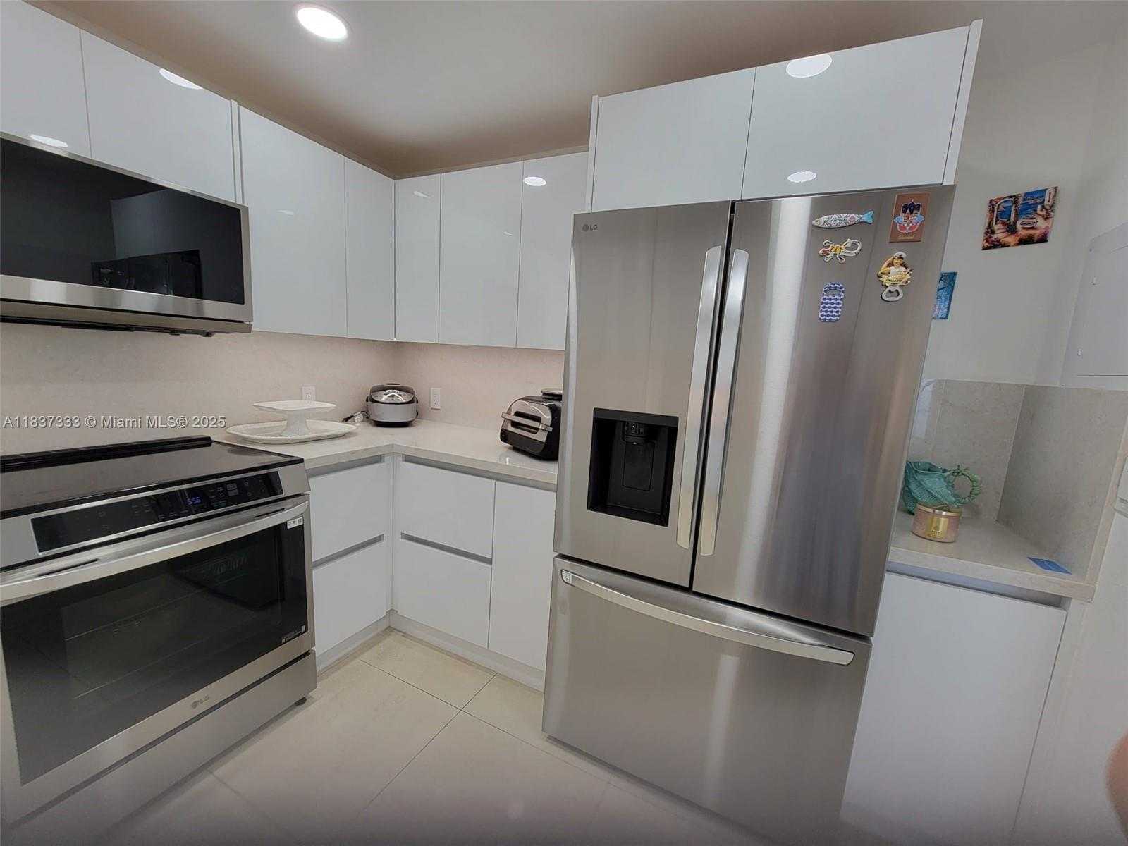 Small Image of 5701 COLLINS AVE #1512, Miami Beach Number 16