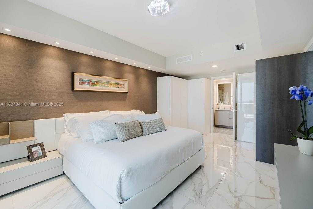 Small Image of 1010 BRICKELL AVE #1501, Miami Number 11