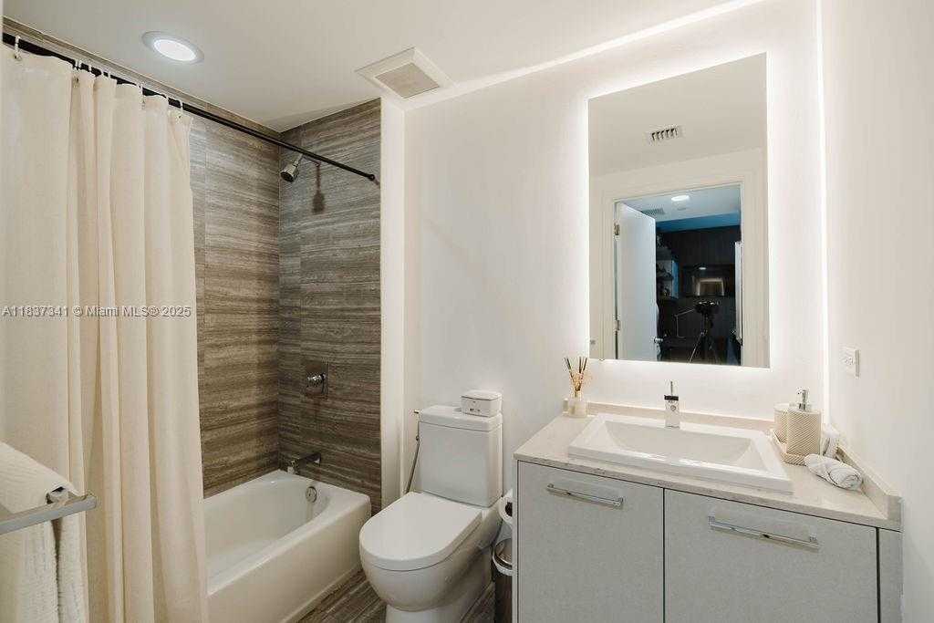 Small Image of 1010 BRICKELL AVE #1501, Miami Number 16