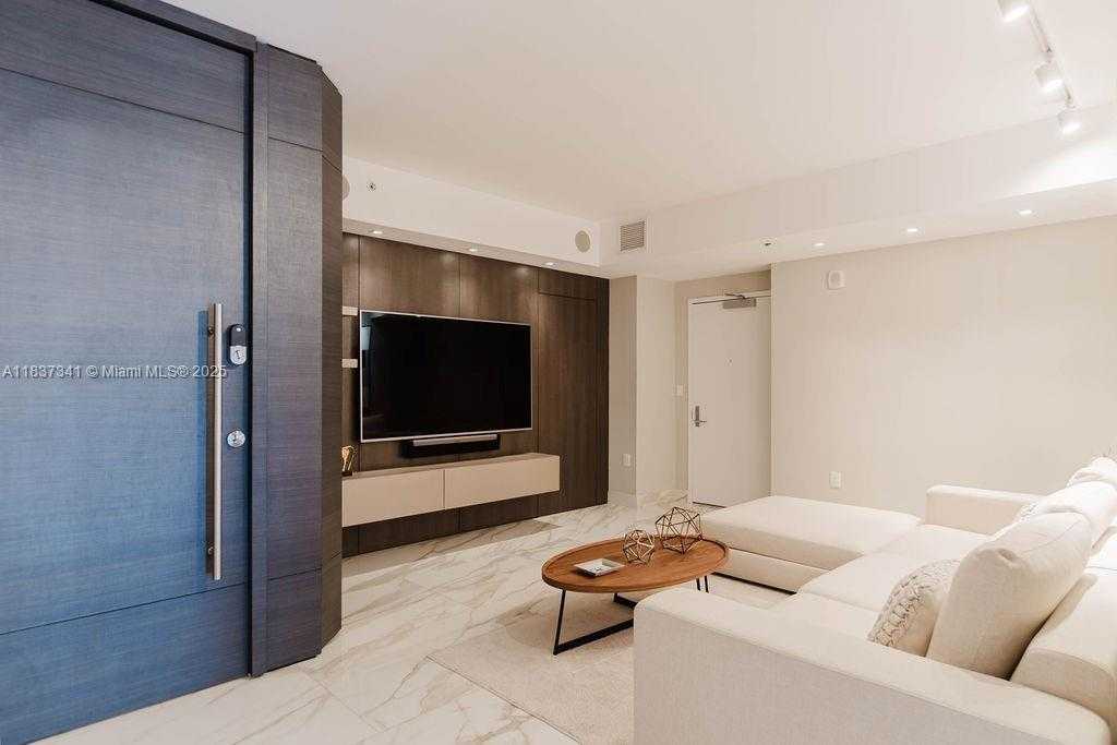 Small Image of 1010 BRICKELL AVE #1501, Miami Number 8