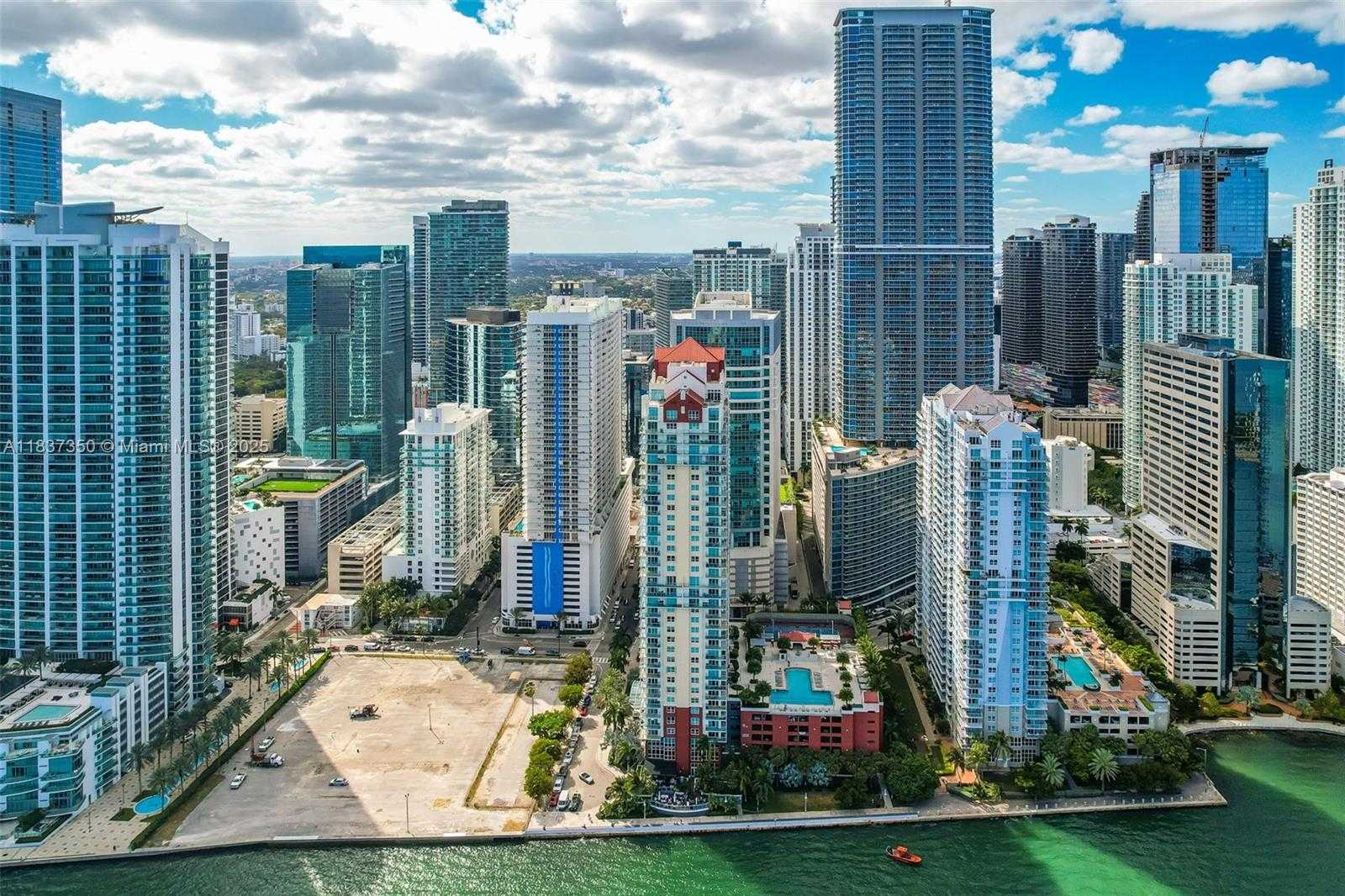 Small Image of 1155 BRICKELL BAY DR #2007, Miami Number 16
