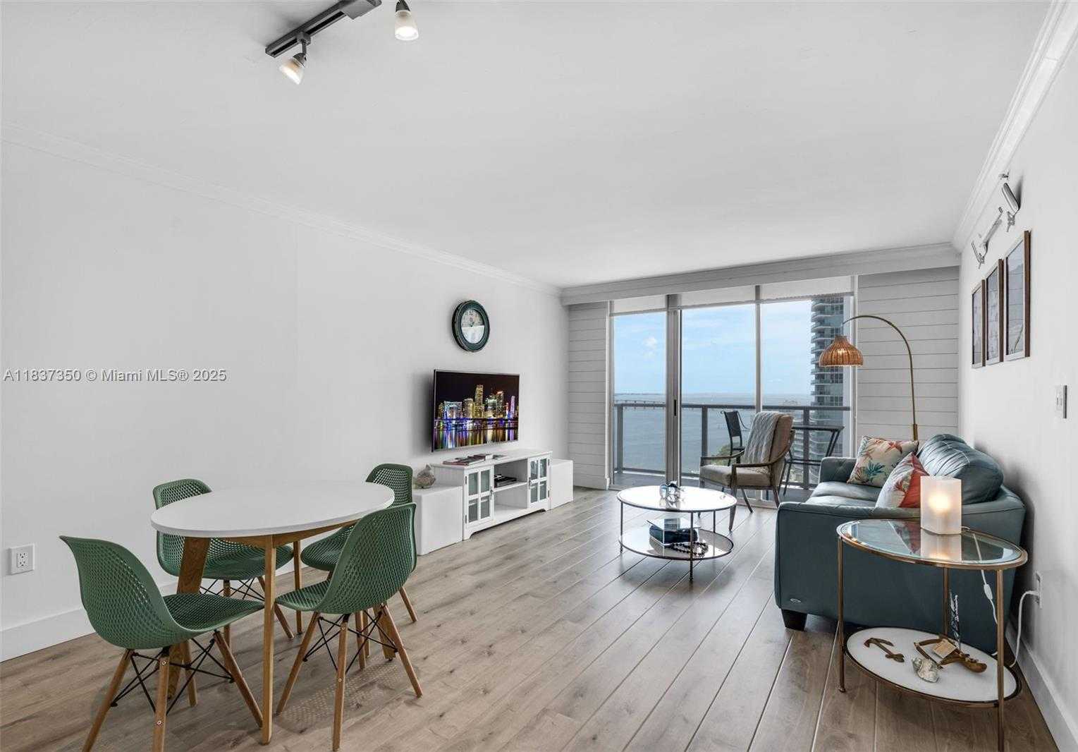 Small Image of 1155 BRICKELL BAY DR #2007, Miami Number 4
