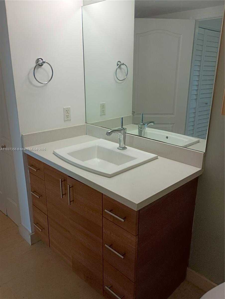 Small Image of 2101 BRICKELL AVE #2504, Miami Number 11