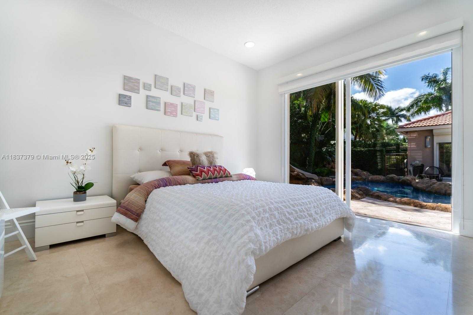 Small Image of 2535 GOLF VIEW DR, Weston Number 15