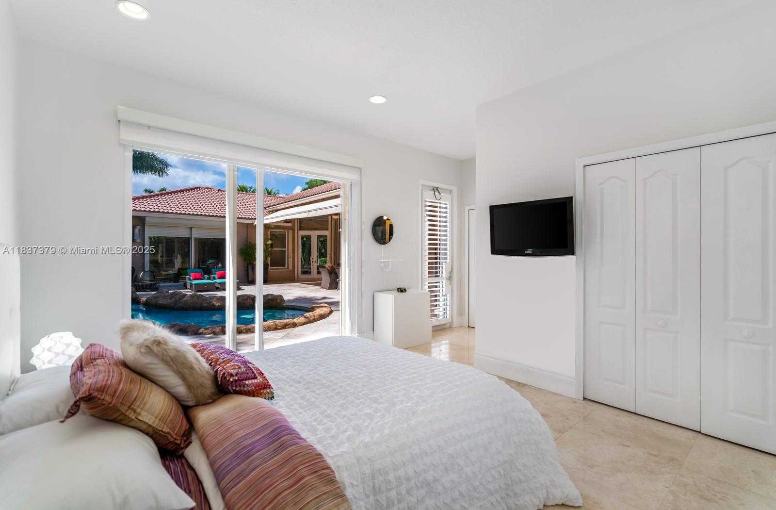 Small Image of 2535 GOLF VIEW DR, Weston Number 16