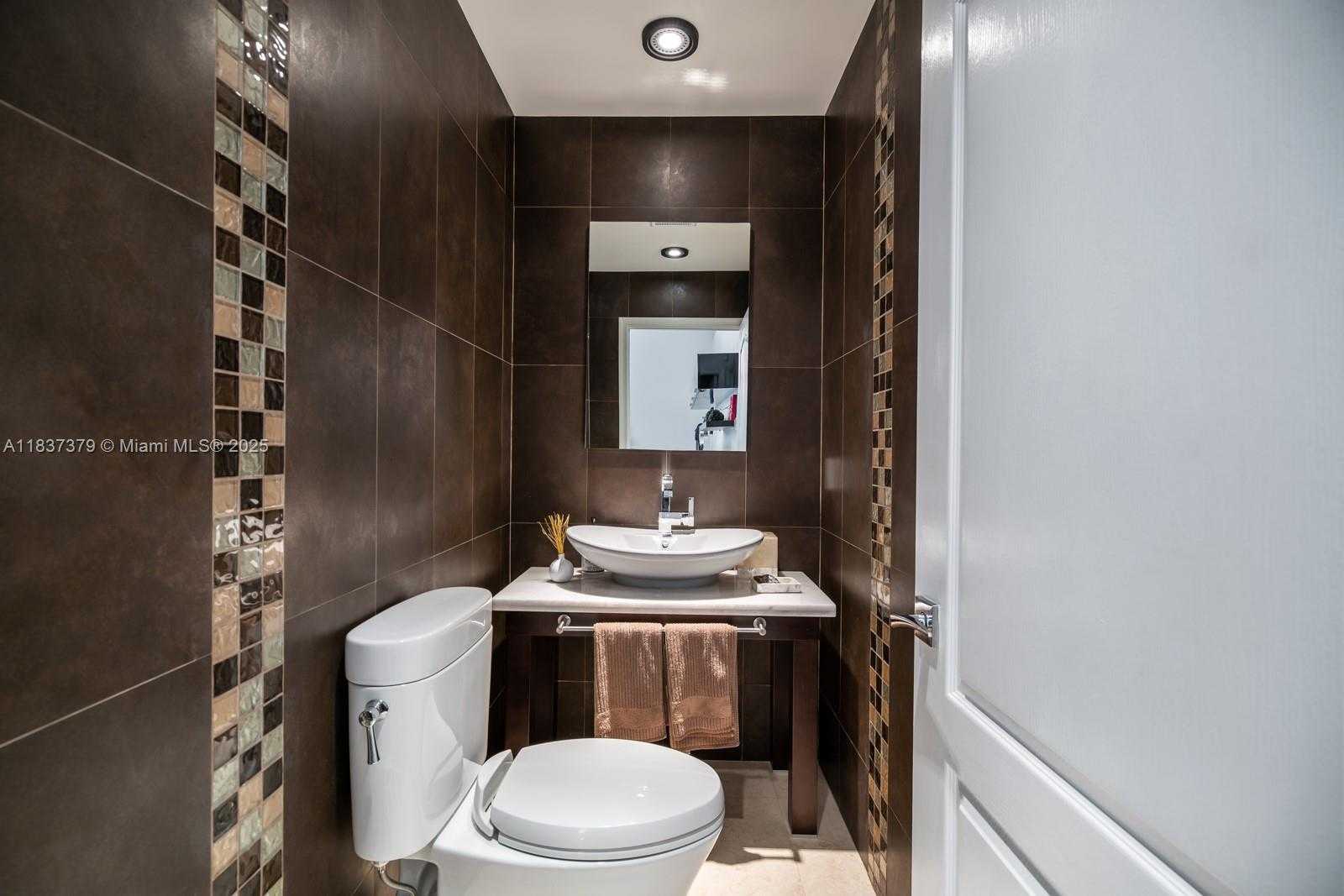 Small Image of 2535 GOLF VIEW DR, Weston Number 20