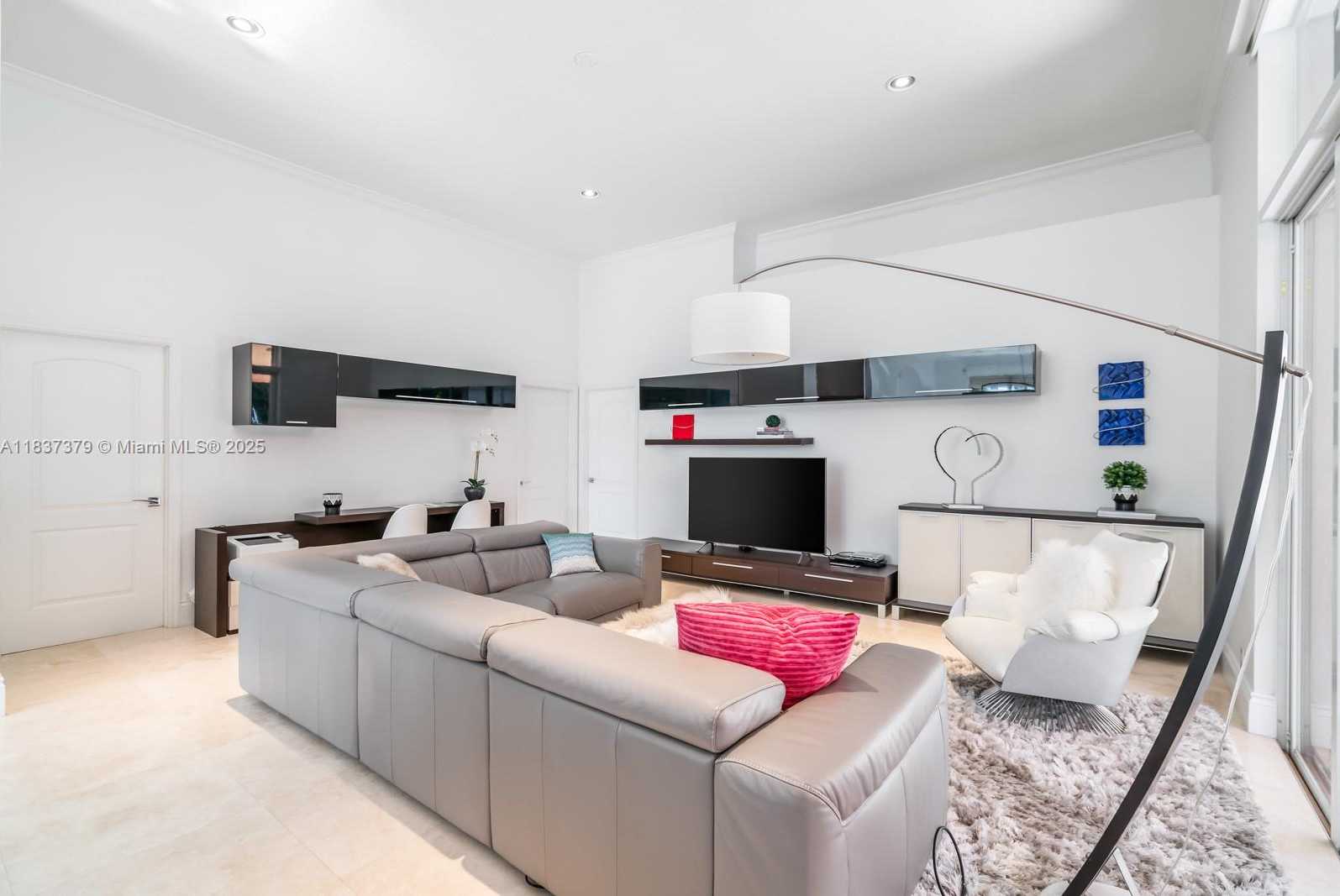 Small Image of 2535 GOLF VIEW DR, Weston Number 9
