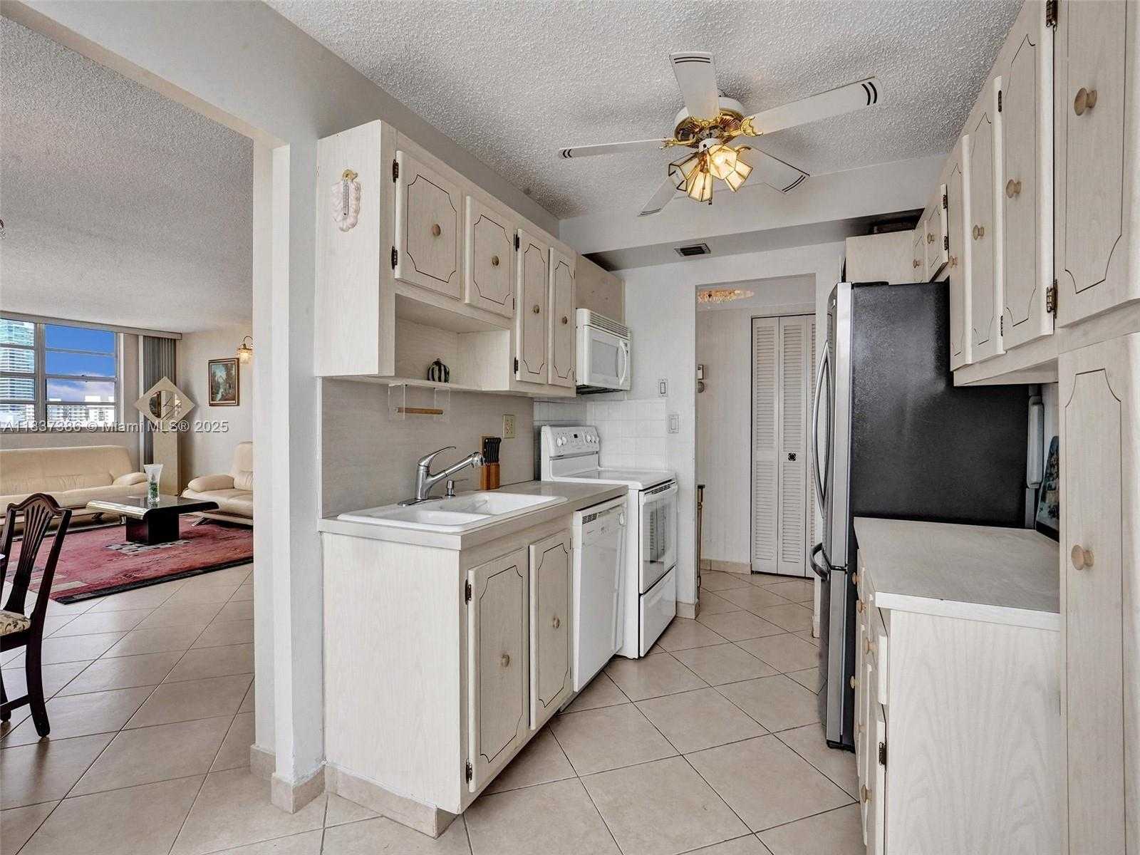 Small Image of 1833 SOUTH OCEAN DR #1511, Hallandale Beach Number 12